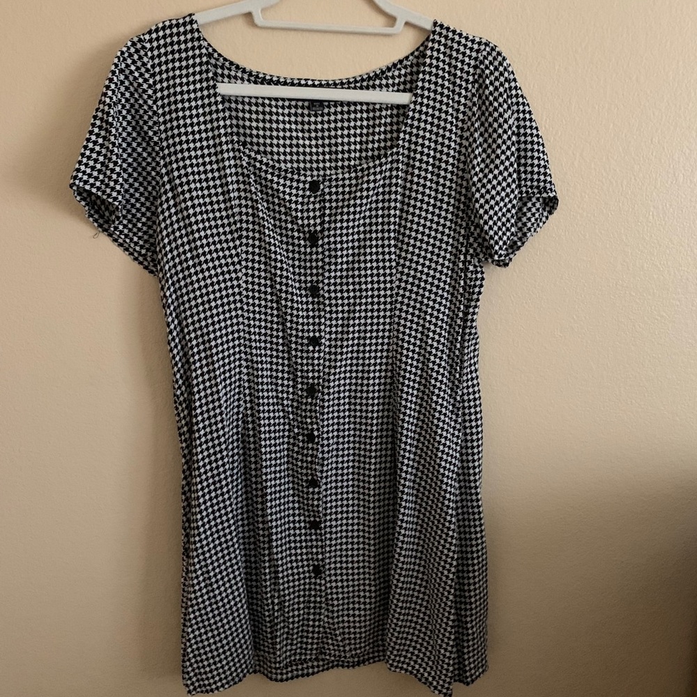 Motel Black & White dress
